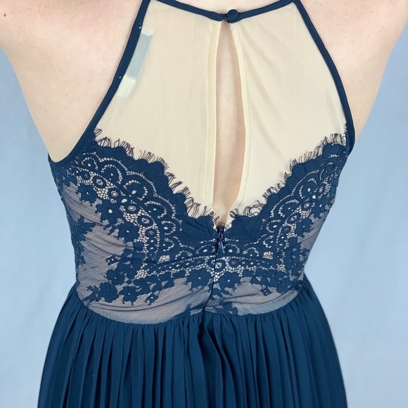 Long Lace Formal Dress - Picture 5 of 7